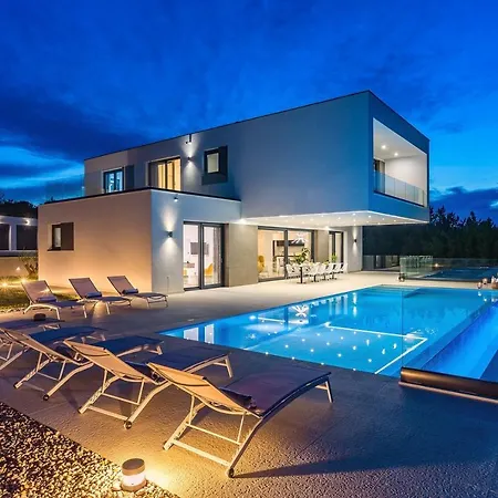 Sunrise Dream Villa *