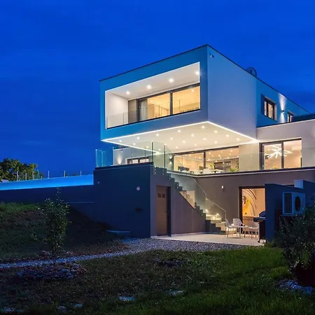 Sunrise Dream Villa *