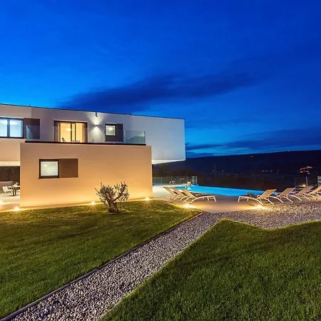 Sunrise Dream Villa *