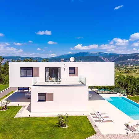 Sunrise Dream Villa *