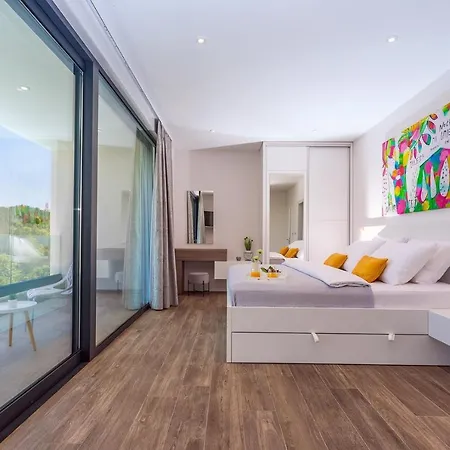 Sunrise Dream Villa *