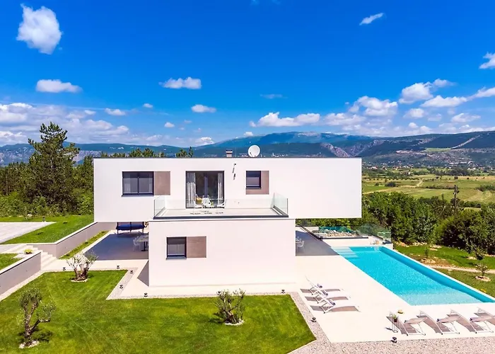 Sunrise Dream Villa *