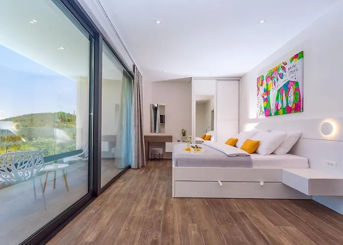 Sunrise Dream Villa *
